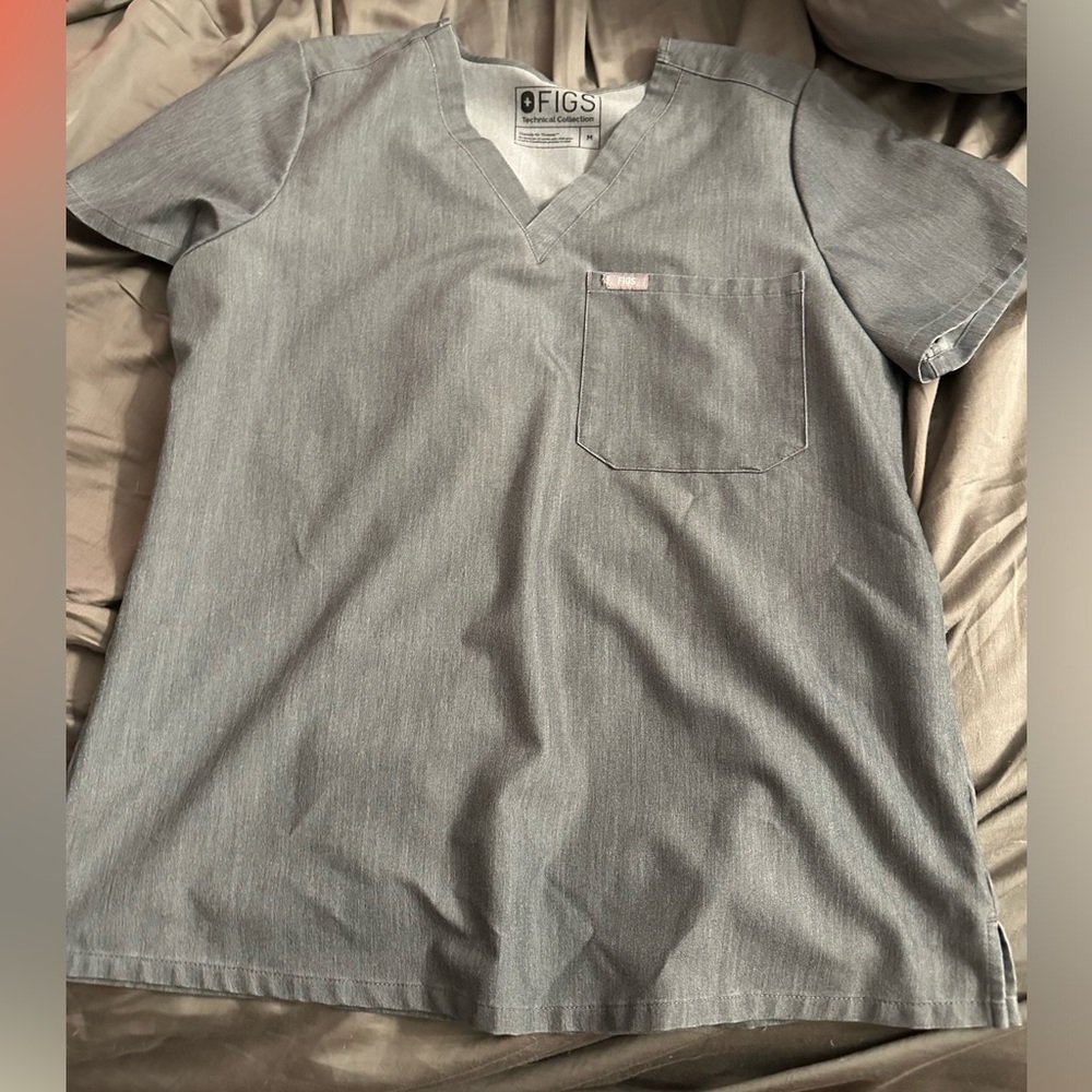 Figs Grey scrub top